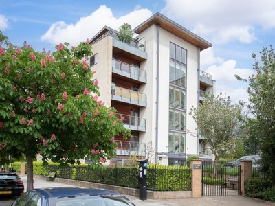 Flat to rent in St James South, Jessop Avenue, Cheltenham GL50