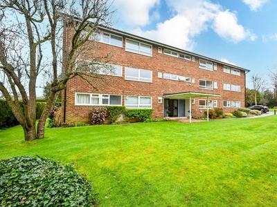 Flat to rent in St Margarets, London Road, Guildford GU1