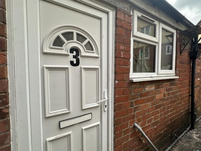 Flat to rent in Stafford Street, Dudley DY1