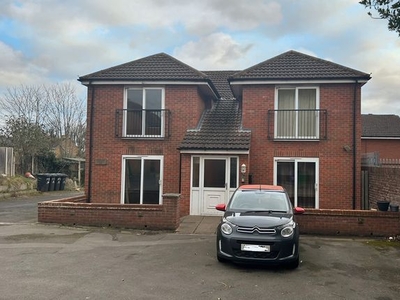 Flat to rent in Station Road, Bawtry, Doncaster DN10