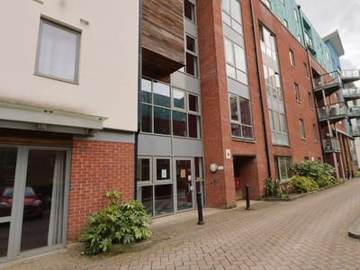 Flat to rent in Sweetman Place, Bristol BS2