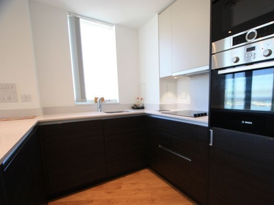Flat to rent in The Pinnacle, Croydon CR0