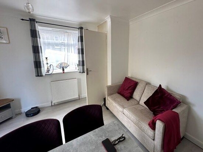 Flat to rent in Toledo Road, Southend-On-Sea SS1