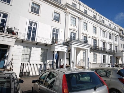 Flat to rent in Top Floor Flat, 31, Clarendon Square, Leamington Spa, Warwickshire CV32