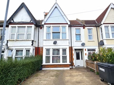 Flat to rent in Valkyrie Road, Westcliff-On-Sea SS0