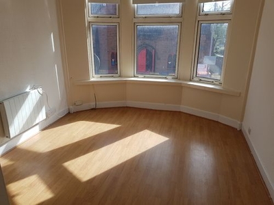 Flat to rent in Victoria Drive East, Renfrew PA4