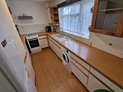 Flat to rent in Wellington Road, Bournemouth BH8