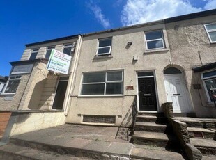 Flat to rent in Wellington Road South, Stockport SK1
