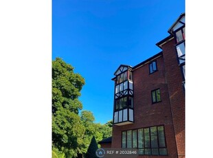 Flat to rent in Westpark, Bolton BL1