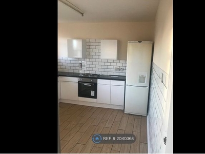 Flat to rent in Woodside Road, Stirling FK8