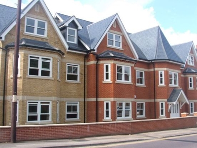 Flat to rent in York Rd, Town Centre, Guildford GU1