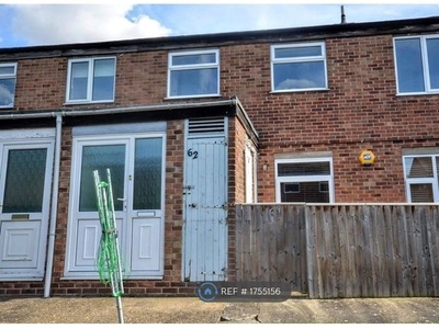 Maisonette to rent in Beverley Close, Holton-Le-Clay, Grimsby DN36