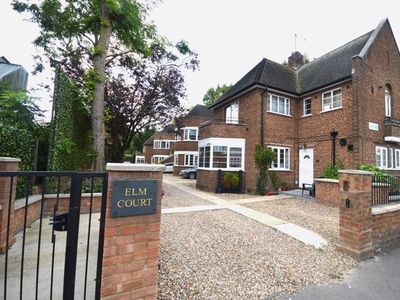 Maisonette to rent in Elm Court, Albert Road South, Watford WD17