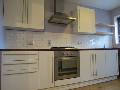 Maisonette to rent in Pankhurst Place, Brocklesbury Close, Watford WD24