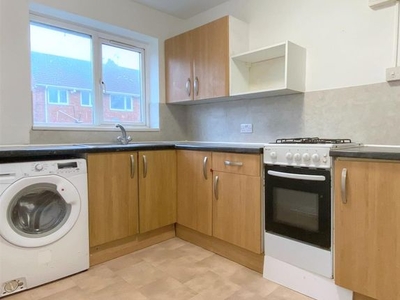 Maisonette to rent in Turners Road North, Luton LU2