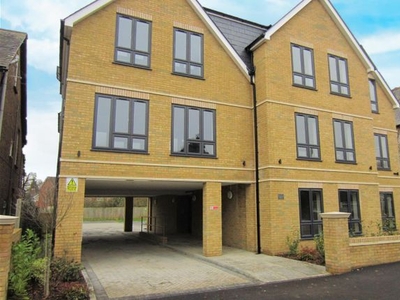 Property to rent in Norfolk Road, Maidenhead SL6