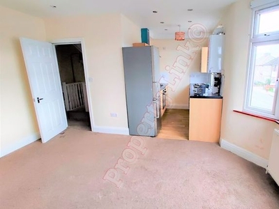 Property to rent in Wennington Road, Rainham RM13