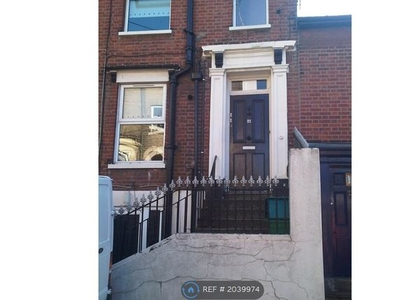 Room to rent in Alexandra Road, Colchester CO3