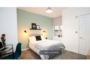 Room to rent in Carlton Road, Birkenhead CH42