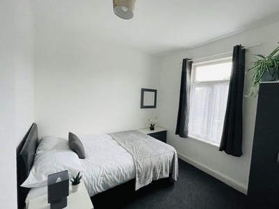 Room to rent in Cecil Street, Walsall WS4