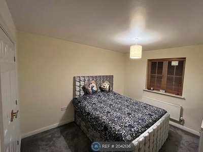 Room to rent in Longmeadow Drive, Wilstead, Bedford MK45