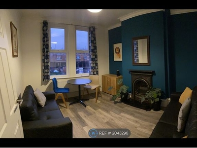 Room to rent in Salisbury Grove, Leeds LS12