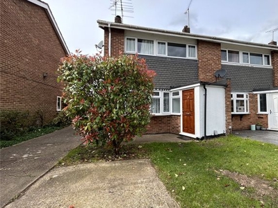 Semi-detached house to rent in Austin Road, Woodley, Reading, Berkshire RG5