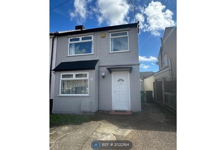 Semi-detached house to rent in Fleetwood Road, Slough SL2