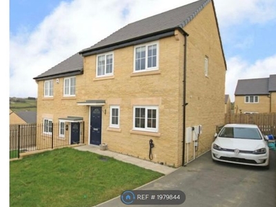Semi-detached house to rent in Meadowlands, Allerton, Bradford BD15