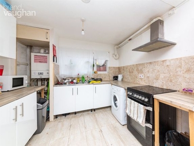Semi-detached house to rent in Newhaven Street, Brighton BN2