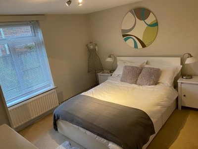 Shared accommodation to rent in Bear Lane, Farnham, Surrey GU9