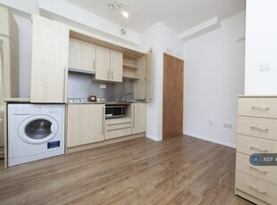 Studio flat for rent in Rufford Street, London, N1