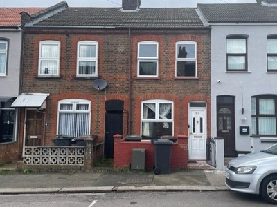 Terraced house to rent in Althorp Road, Luton LU3