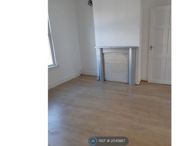 Terraced house to rent in Brisbane Road, Chatham, Kent ME4
