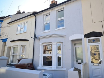 Terraced house to rent in College Avenue, Gillingham ME7