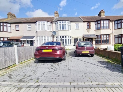 Terraced house to rent in Gorseway, Romford RM7