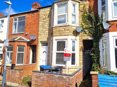 Terraced house to rent in Graham Road, Rugby CV21