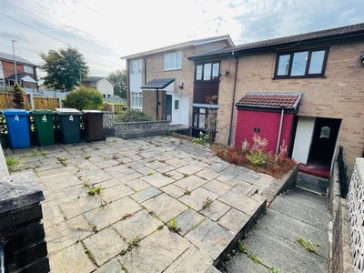 Terraced house to rent in Green Walk, Hyde SK14