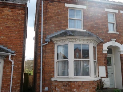 Terraced house to rent in Grosvenor Road, Banbury OX16