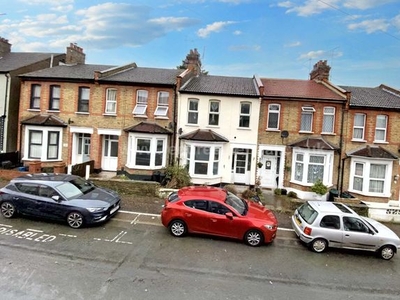 Terraced house to rent in Hainault Avenue, Westcliff On Sea SS0