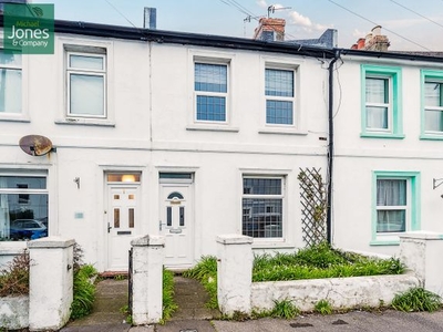 Terraced house to rent in Newland Road, Worthing, West Sussex BN11