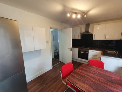 Terraced house to rent in Richmond Avenue, Leeds, West Yorkshire LS6
