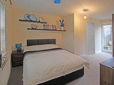 Room to rent in Room 1 Saxon Way, Great Denham, Bedford MK40