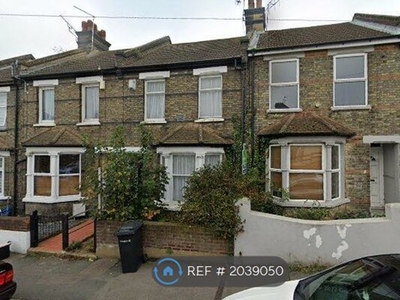 Terraced house to rent in Russell Road, Gravesend DA12