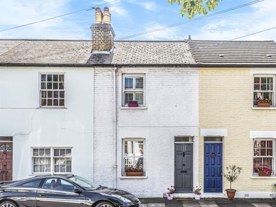 Terraced house to rent in St. Georges Road, Richmond TW9