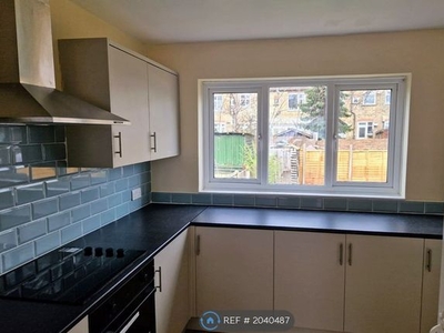 Terraced house to rent in Staines Road, Ilford IG1