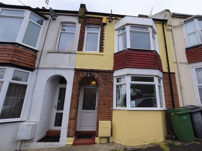 Terraced house to rent in The Broadway, Hastings TN35