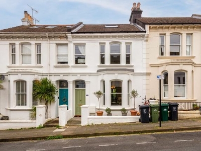 Terraced house to rent in Upper Wellington Road, Brighton BN2