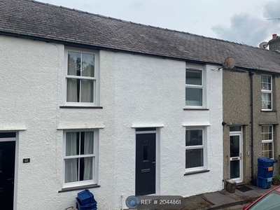 Terraced house to rent in Vron Square, Bangor LL57