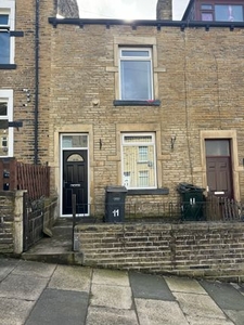 Terraced house to rent in Westminster Place, Bradford BD3